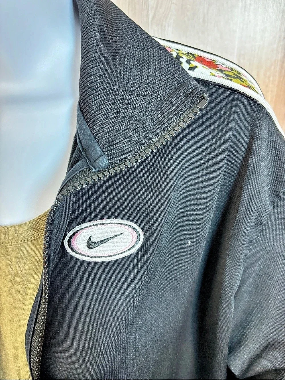 Nike Women’s XS Black Floral Stripe Full Zip Track Jacket